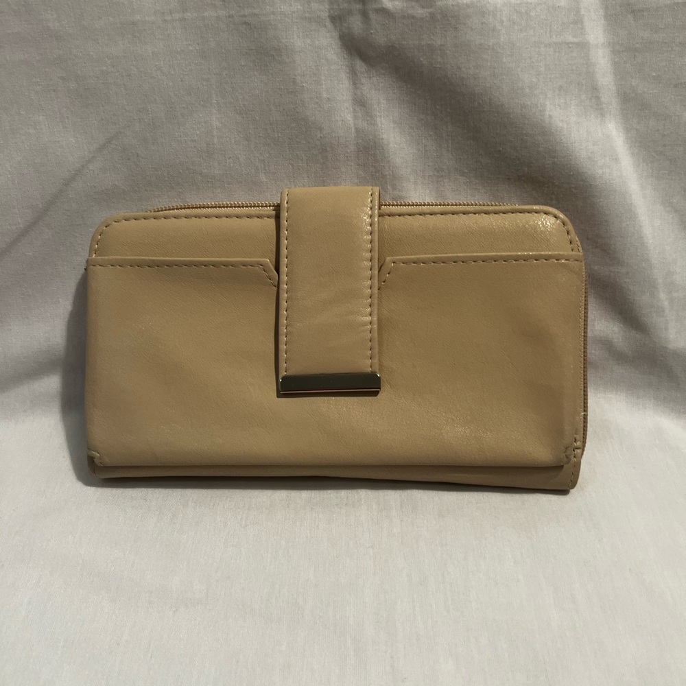 Women's Cream Clutch/Wristlet Wallet